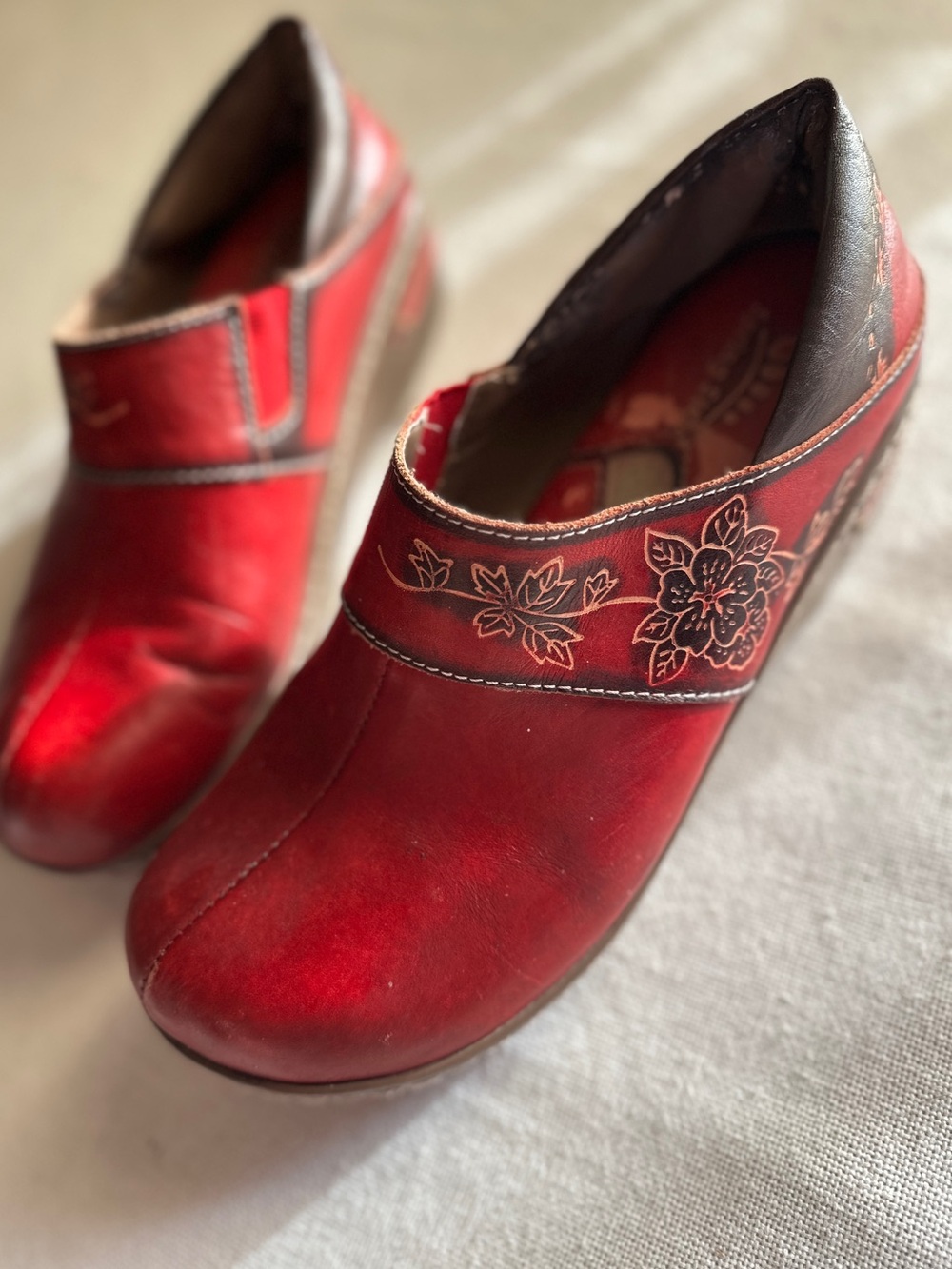 Spring Step Red Leather Slip-On Clogs - Picture 5 of 12